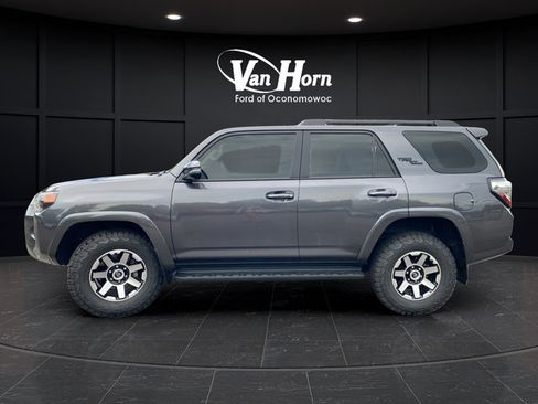 Used 2022 Toyota 4Runner TRD Off-Road Premium w/ Moonroof Package AWD/4WD image 4