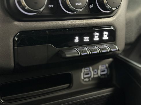 Used 2021 RAM 1500 Big Horn image 29