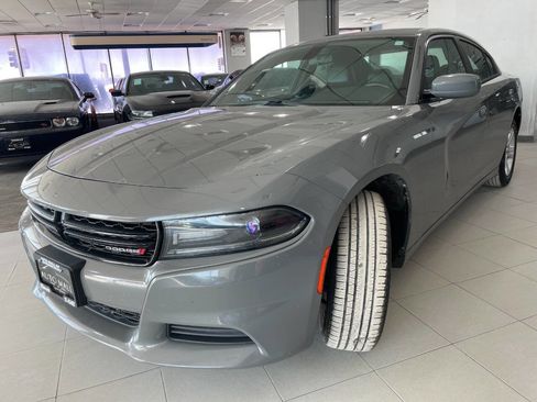 Used 2018 Dodge Charger SXT image 3