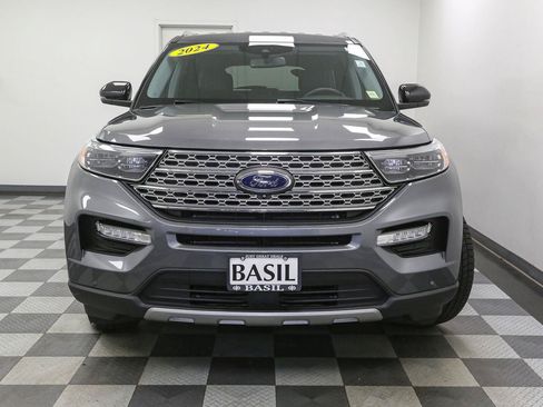 Used 2024 Ford Explorer Limited w/ Equipment Group 301A AWD/4WD image 3