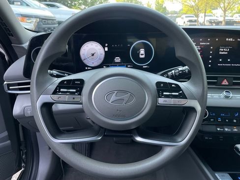 Used 2024 Hyundai Elantra SEL FWD image 14