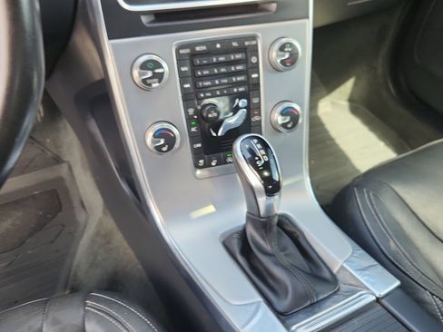 Used 2018 Volvo S60 T5 Dynamic w/ Vision Package FWD image 19