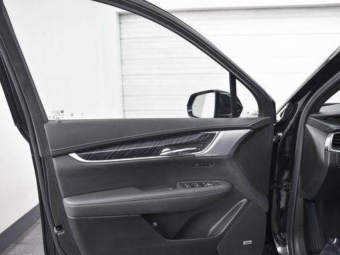 Used 2024 Cadillac XT6 Premium Luxury w/ Technology Package image 9