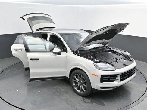 New 2025 Porsche Cayenne Coupe image 51