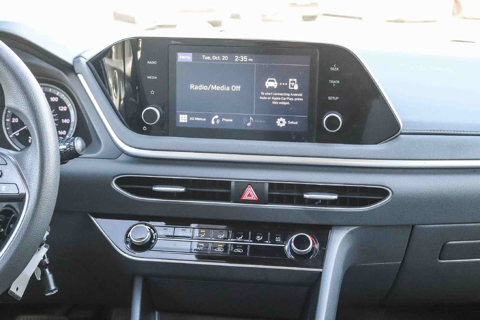Used 2021 Hyundai Sonata SE w/ Preferred Accessory Package FWD image 13