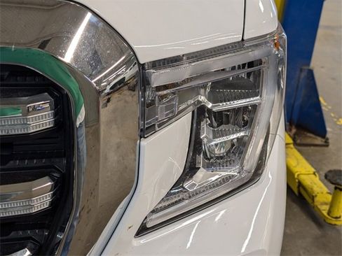 Used 2022 GMC Sierra 1500 SLE image 3