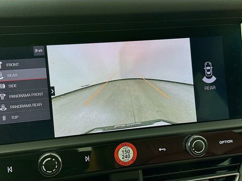 Certified 2024 Porsche Macan AWD/4WD image 17