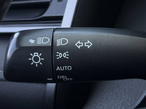 Used 2021 Toyota Camry SE FWD image 22