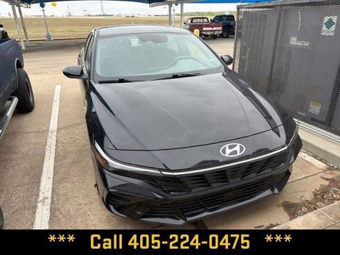 Used 2025 Hyundai Elantra SEL FWD image 7