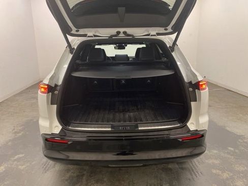 Used 2025 Toyota Crown Signia Limited w/ Advanced Technology Package image 30