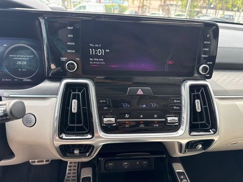 Used 2023 Kia Sorento SX AWD/4WD image 11
