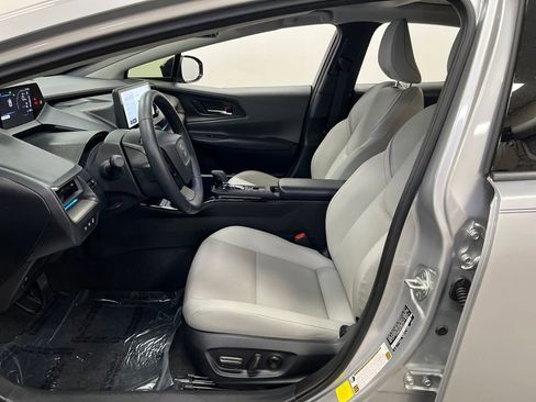 Used 2024 Toyota Prius XLE image 12