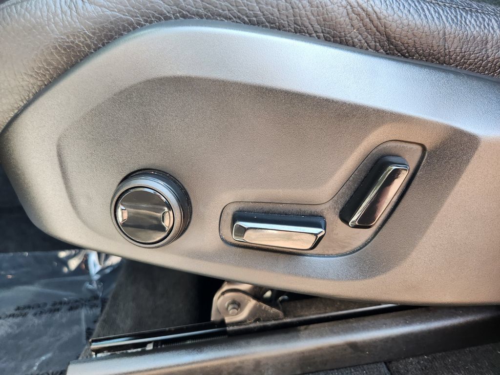 Used 2023 Volvo XC90 T8 Plus w/ Protection Package AWD/4WD image 14