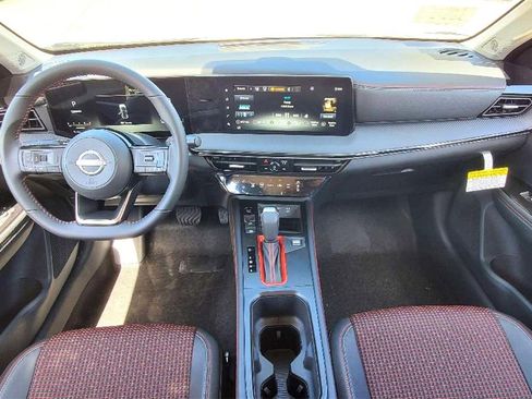 New 2025 Nissan Kicks SR image 15