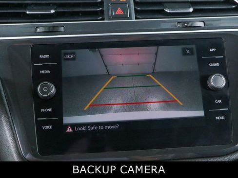 Used 2023 Volkswagen Tiguan SE w/ Panoramic Sunroof Package FWD image 18