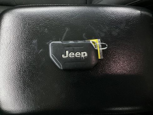 Used 2018 Jeep Wrangler Unlimited Sport image 38