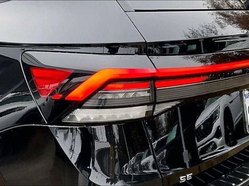 Certified 2025 Volkswagen Taos SE w/ Panoramic Sunroof Package image 29