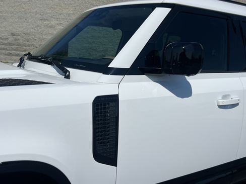 Used 2025 Land Rover Defender 110 X-Dynamic SE AWD/4WD image 14