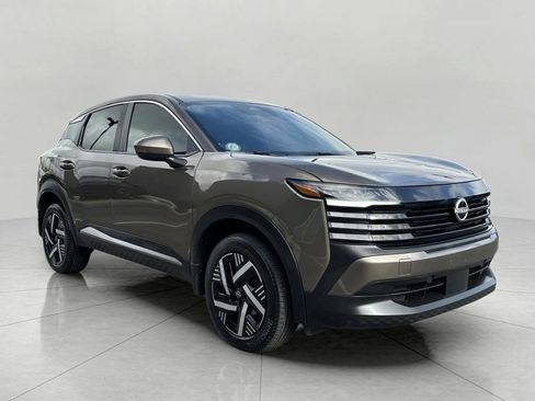 Used 2025 Nissan Kicks SV FWD image 2