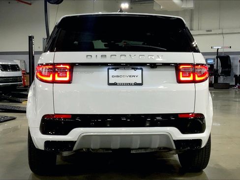 New 2025 Land Rover Discovery Sport S image 4