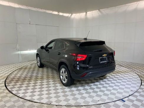 Used 2024 Chevrolet Trax LS FWD image 19