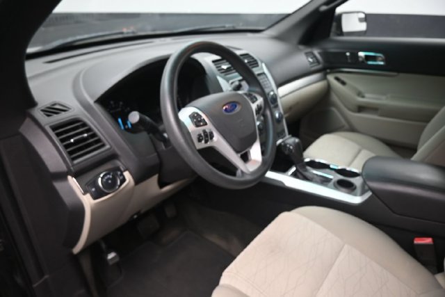 Used 2015 Ford Explorer FWD image 18