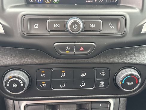 Used 2024 GMC Terrain SLE image 27