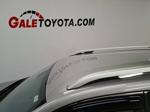 Used 2019 Jeep Cherokee Limited w/ Trailer Tow Group AWD/4WD image 8