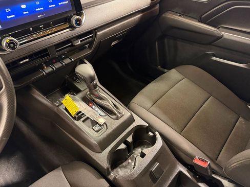 Used 2024 Chevrolet Colorado W/T image 17