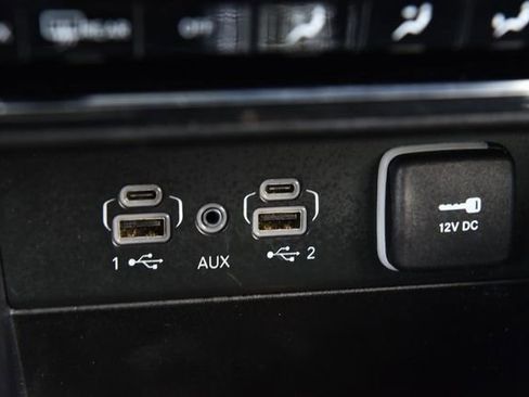 Used 2024 Jeep Grand Cherokee Laredo AWD/4WD image 17