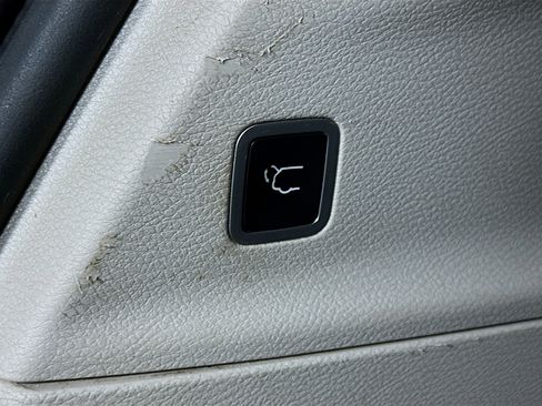 Used 2017 Chrysler Pacifica Touring-L w/ Tire & Wheel Group image 30