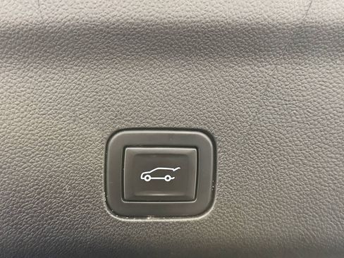 Used 2022 Chevrolet Suburban Z71 w/ Max Trailering Package AWD/4WD image 18