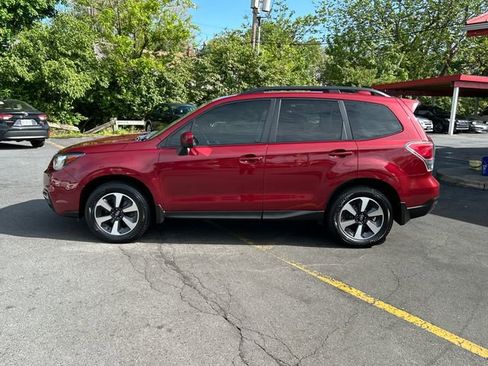 Used 2017 Subaru Forester 2.5i Premium AWD/4WD image 2