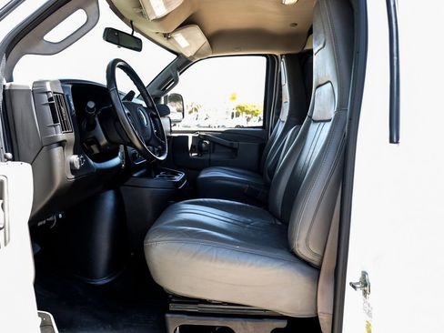 Used 2022 Chevrolet Express 3500 w/ Driver Convenience Package image 3