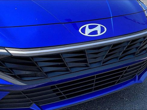 Used 2025 Hyundai Elantra SE FWD image 33