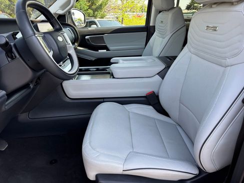 Used 2025 Ford Expedition Platinum w/ Platinum Ultimate Package AWD/4WD image 21