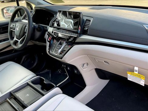 New 2026 Honda Odyssey Touring image 10