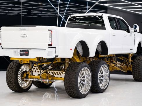 Used 2025 Ford F550 4x4 Crew Cab Super Duty image 15