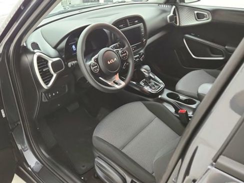 Used 2025 Kia Soul LX w/ LX Technology Package image 9