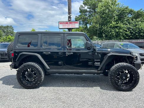 Used 2019 Jeep Wrangler Unlimited Sahara AWD/4WD image 3