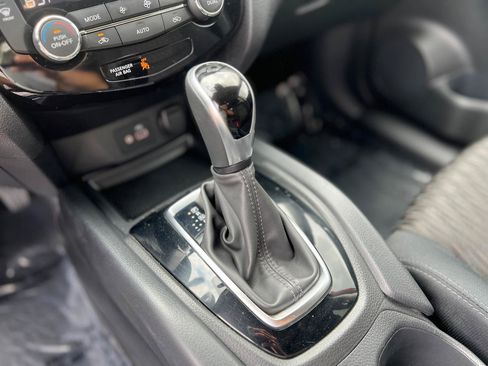 Used 2019 Nissan Rogue SV AWD/4WD image 28