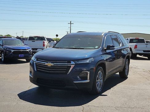 Used 2022 Chevrolet Traverse LT FWD image 2