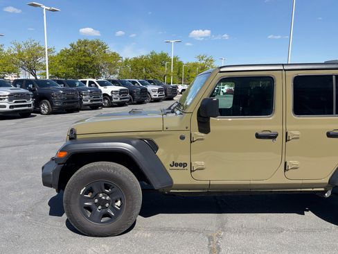 Used 2025 Jeep Wrangler Unlimited Sport AWD/4WD image 9