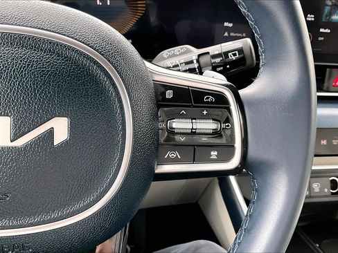 Used 2026 Kia Carnival EX image 24