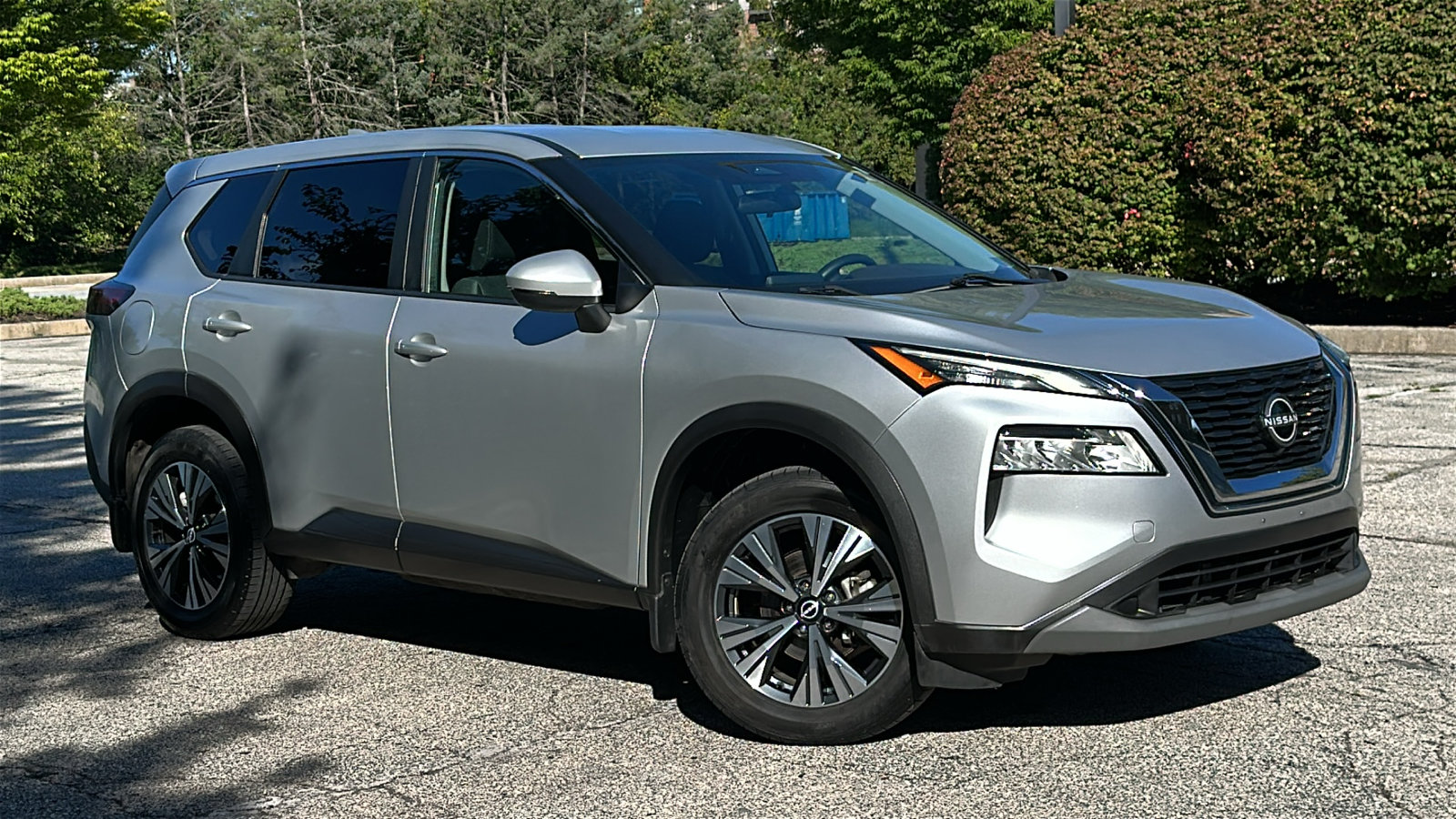 Certified 2022 Nissan Rogue SV AWD/4WD image 1