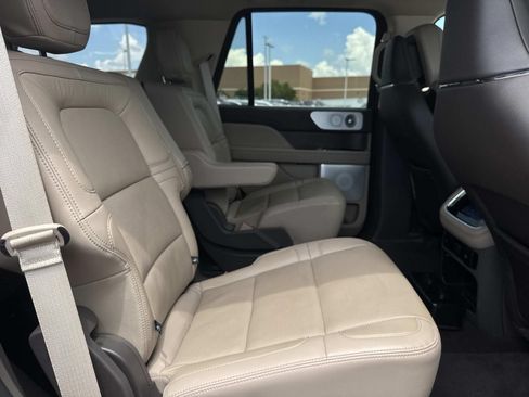 Used 2023 Lincoln Navigator Reserve AWD/4WD image 11