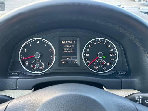 Used 2013 Volkswagen Tiguan SEL image 16