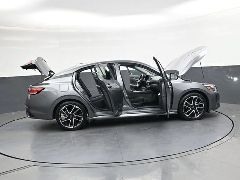 Used 2025 Nissan Sentra SR FWD image 51
