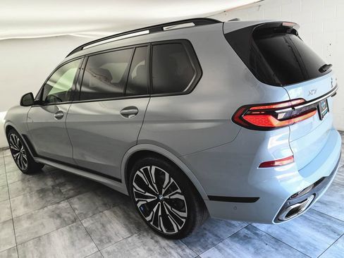 Used 2024 BMW X7 xDrive40i w/ M Sport Package AWD/4WD image 4