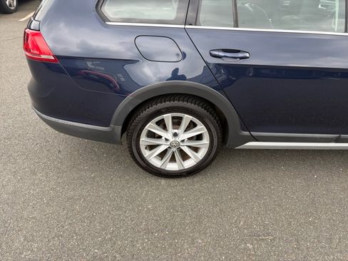 Used 2017 Volkswagen Golf Alltrack AWD/4WD image 23